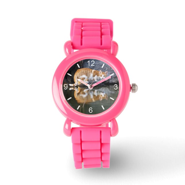 池に反射するCat Reflection in Pond Waterフォトガールダイヤルプレート 腕時計 (正面)