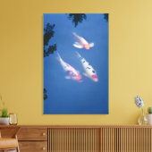 池に日本のコイ魚3匹 キャンバスプリント (インサイチュ (リビング))