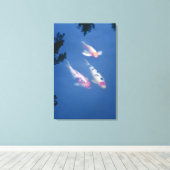 池に日本のコイ魚3匹 キャンバスプリント (インサイチュ (ウッドフロア))