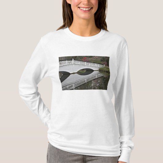 池に映る橋、 マグノリア Tシャツ (正面)