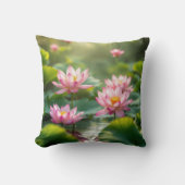 池に浮かぶピンクのハス クッション (正面)