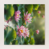 池に浮かぶピンクのハス ジグソーパズル (横)