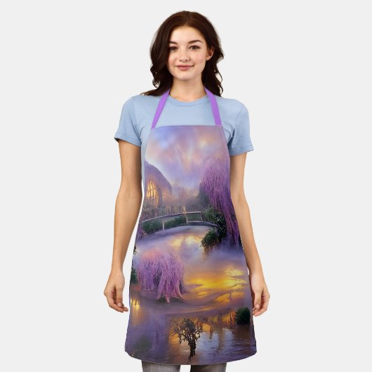 池のそばの夕暮れ時のピンクの柳 エプロン (着用した状態)
