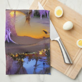 池のそばの夕暮れ時のピンクの柳 キッチンタオル (四つ折り)