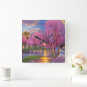 池のそばの夕暮れ時のピンクの柳 スクエア壁時計 (ホーム)