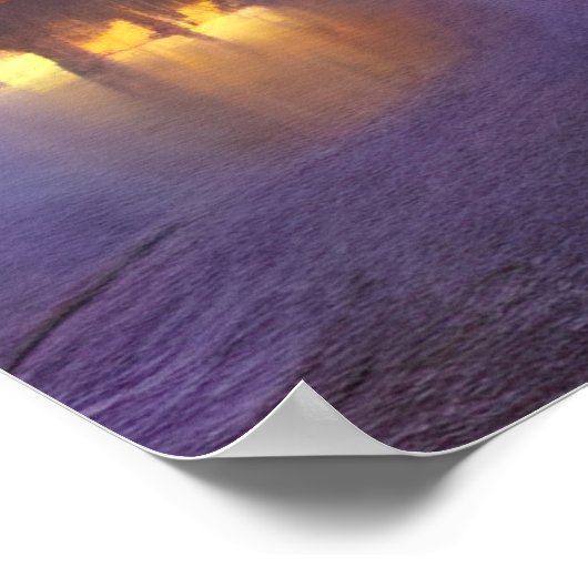 池のそばの夕暮れ時のピンクの柳 ポスター (角)