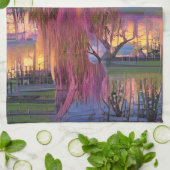 池のそばの日没の桃色の柳 キッチンタオル (折り畳み)