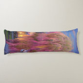 池のそばの日没の桃色の柳 ボディピロー (裏面)