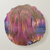 池のそばの日没の桃色の柳 ラウンドクッション (裏面)