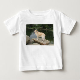 池のほとりの犬 ベビーTシャツ