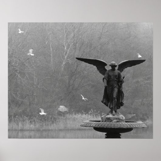 池のエンジェル彫刻 ポスター (正面)