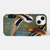 池の上空を飛ぶマガモ iPhoneケース (裏面横)