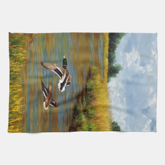 池の上飛んでいるのアヒル キッチンタオル (横)