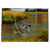 池の上飛んでいるのアヒル ラージペーパーバッグ (裏面)