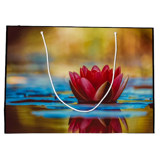 池の中の蓮の花の写真大誕生日 ラージペーパーバッグ (裏面)