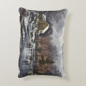 池の冬の初めのスケーター、ビンテージクリスマス アクセントクッション (裏面(縦))