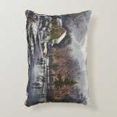 池の冬の初めのスケーター、ビンテージクリスマス アクセントクッション (正面(垂直))