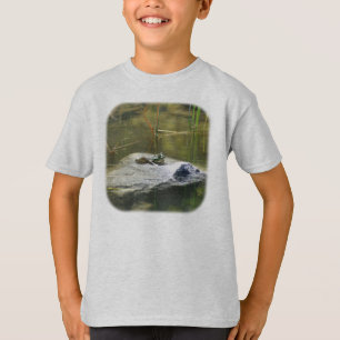 池の岩の上のブルカエル自然 Tシャツ