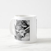 池の植物と白黒 コーヒーマグカップ (正面左)