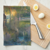 池の横の日没の黄金の柳 キッチンタオル (四つ折り)