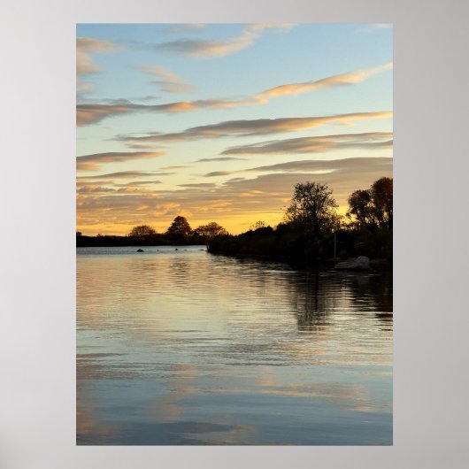 池の水景の夕焼けの写真ポスター ポスター (正面)