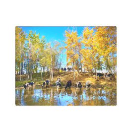 池の秋の牛 メタルプリント