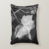 池の紅葉白黒 アクセントクッション (正面(垂直))