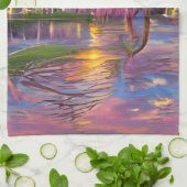 池ジグソープの横の夕暮れ時の桃色の柳 キッチンタオル (折り畳み)