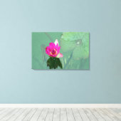 池独身ののピンクの《植物》スイレン キャンバスプリント (インサイチュ (ウッドフロア))