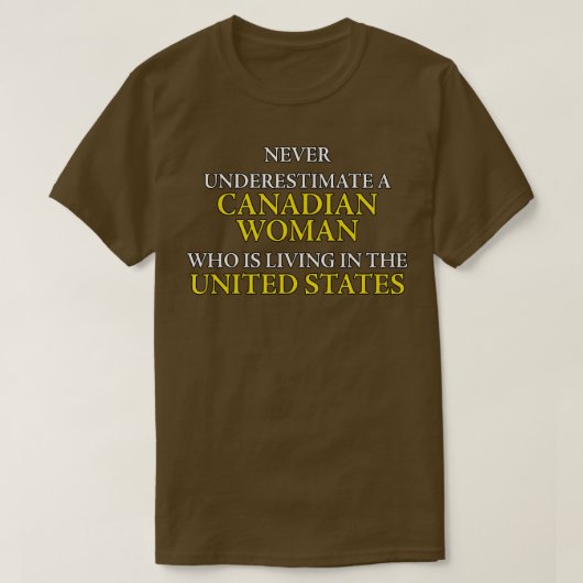 決してカナダ人女性を過小評価しない Tシャツ (デザイン正面)