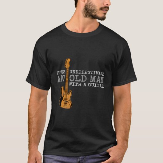 決してギターで老人を過小評価しない Tシャツ (正面)
