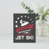 決してジェット機のスキーギフトの老人を過少見積りしないで下さい ポストカード (スタンド正面)