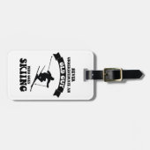 決してスキーをすることを行く古い人を過少見積りしないで下さい ラゲッジタグ (正面横)