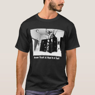 決してスーツのSlendermanのTシャツで人を信頼しないで下さい Tシャツ