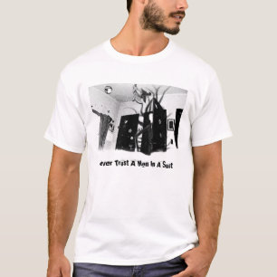 決してスーツのSlendermanのTシャツで人を信頼しないで下さい Tシャツ