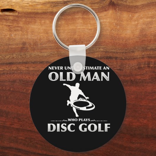 決してディスクゴルフをする遊老人を過小評価しない キーホルダー (正面)