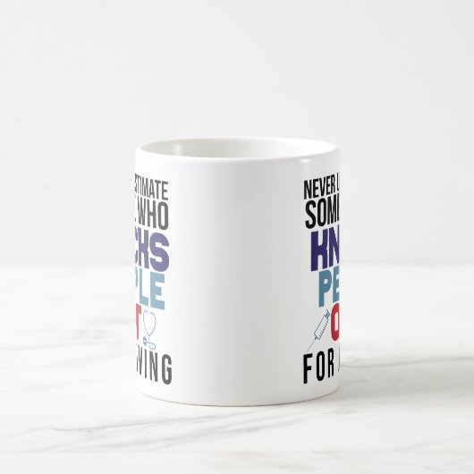 決してナースの麻酔士CRNAのマグを過少見積りしないで下さい コーヒーマグカップ (中央)