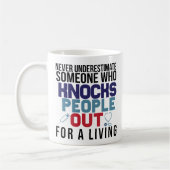 決してナースの麻酔士CRNAのマグを過少見積りしないで下さい コーヒーマグカップ (左)