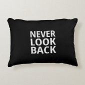 決してバックの活気づけるなレトロのタイポグラフィを見ないで下さい アクセントクッション (正面)