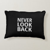 決してバックの活気づけるなレトロのタイポグラフィを見ないで下さい アクセントクッション (裏面)