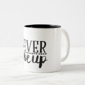 決してマグをあきらめないで下さい ツートーンマグカップ (正面右)