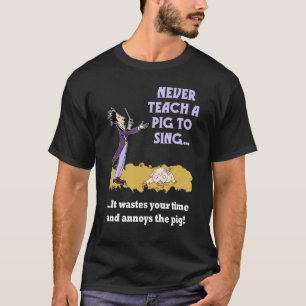 決してメンズ暗闇のワイシャツを歌うためにブタを教えないで下さい Tシャツ
