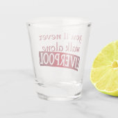 決してリヴァプールまで歩かないだろう ショットグラス (裏面)