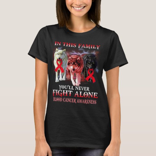 決して一人で戦わない血がのった狼 Tシャツ (正面)