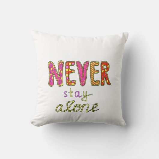 決して一人で過ごす クッション (正面)