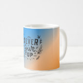 決して上与えに コーヒーマグカップ (正面右)