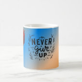 決して上与えに コーヒーマグカップ (中央)