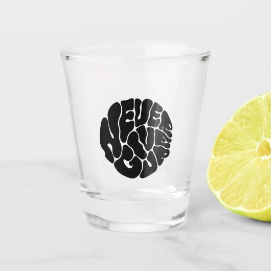 決して与え上げない ショットグラス (正面)