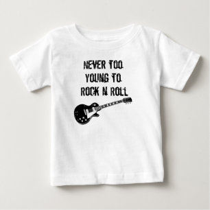 決して余りに若いnロールを揺するため ベビーTシャツ