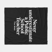 決して公立学校の先生カマラを過小評価しない フリースブランケット (正面(横))